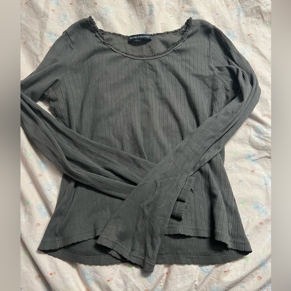 Brandy Melville long sleeve tee